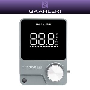Gaahleri TurboX Mini Kompressor in grauer Frontansicht mit Digitaldisplay und Einstellrad unter einem violetten Gaahleri-Markenbanner.
