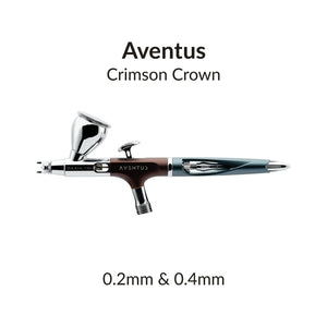 Gaahleri Aventus 45770 Crimson Crown Airbrush mit 0,2-mm- und 0,4-mm-Düse in seitlicher Ansicht vor weißem Hintergrund.