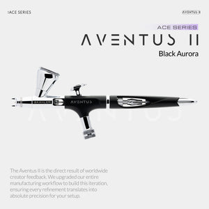 Gaahleri Aventus II Black Aurora aus der ACE-Serie in Seitenansicht mit schwarzem Gehäuse und verchromtem Farbbehälter.
