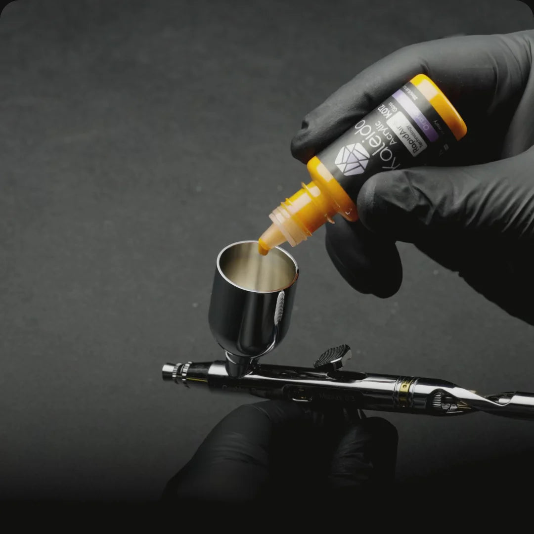 Demovideo der Kaleido Colors – zeigt Auftrag, Produktvarianten und realistische Praxisbeispiele beim Airbrushen.